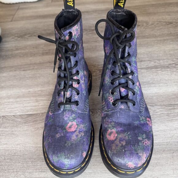 Dr. Martens Castels Airwaves Blue Denim Chambray Canvas Flower Combat Boots Wm 7 - Picture 1 of 16